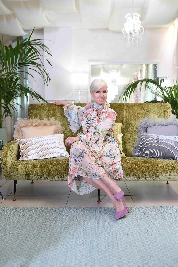 Real Time presents factual entertainment Change with me hosted by Carla Gozzi