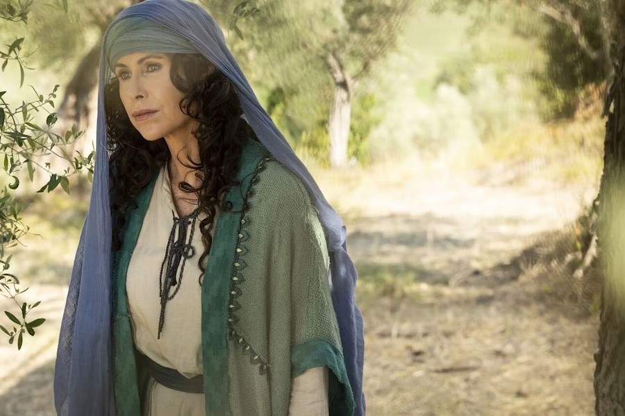 Sun, Apr 5, 2026: Miniseries Le Donne della Bibbia (17.1%) won Easter's prime time slot; rerun movie Filumena Marturano (13.8%); Il Borgo dei Borghi 2026 (7.7%)