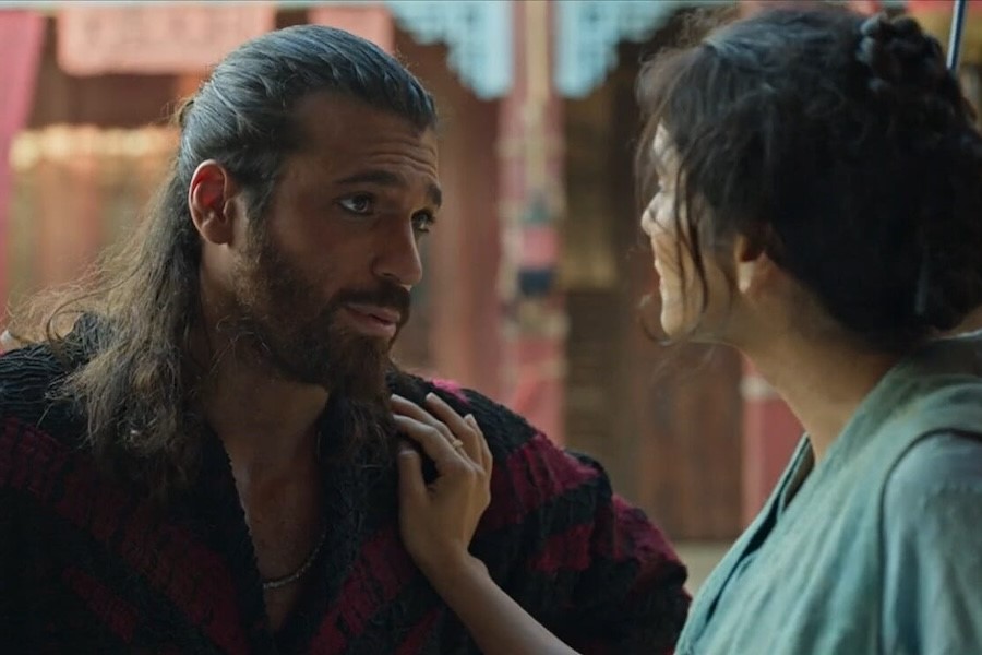 Mon, Dec 15, 2025: Sandokan (26.7%) beated Grande Fratello (15.4%); Best Of GialappaShow (3.1%)