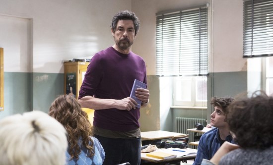 Thu, Dec 18, 2025: An evening with many final episodes: Un Professore S3 closed with 21.8% and won pt slot, Grande Fratello S19 (14.3%) closed with Anita Mazzotta as winner