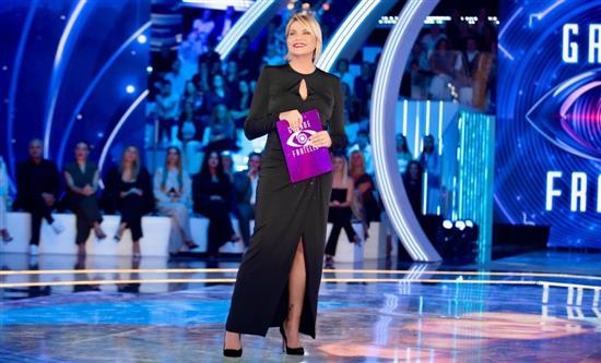 Mon, Sep 29, 2025: Drama series Blanca Leads with 23%, Grande Fratello S19 is back with 20.4% hosted by Simona Ventura; exploit for La Ruota della Fortuna (5.5m - 26.8%)