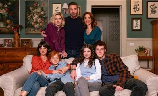 Wed, Sep 17, 2025: Rai 1's rerun Montalbano (16%) beated Canale 5's debut of drama Buongiorno, Mamma! S3 (14.7%); good premiere for La 7's Lezioni di Mafie (7.1%); French action drama Occhi di Gatto (4.3%)