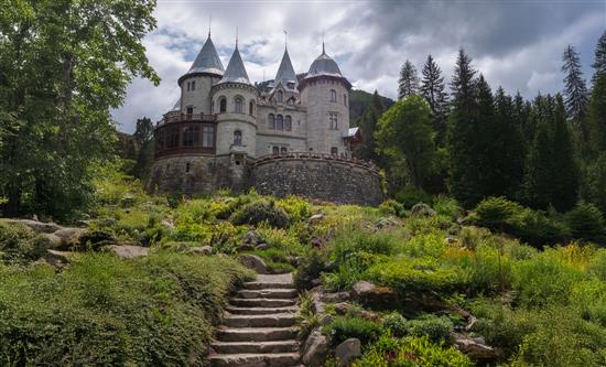 Keshet Presents a  New Documentary Series Secret Royal Homes