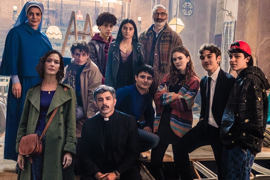 Italian TOP 10 (Oct 20-26, 2025): Tu Si Que Vales (#1) dominates the weekly ranking followed by Blanca (#2) and the debut of drama Noi del Rione Sanità (#3); This Is Me (#6) and Ballando con le Stelle (#4) increased; Màkari (#9) drops down