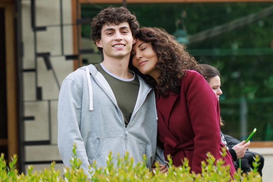 Wed, Jan 21, 2026: Canale 5's drama A Testa Alta with Sabrina Ferilli won pt slot (28.2%); only 7.1% for 30th anniversary of talk Porta a Porta; Chi l'ha visto? (8.7%)