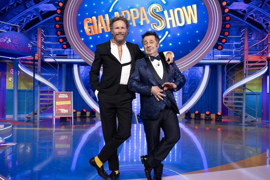 Mon, Mar 30, 2026: Rai 1's legal drama Guerrieri (21.3%) with Alessandro Gassmann closed; Grande Fratello Vip (16.6%); TV8's comedy show GialappaShow debuted with 5.6%