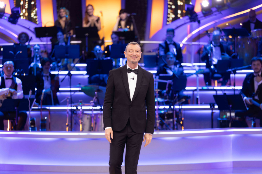 La Corrida Returns on Nove with Amadeus as Host and Tina Cipollari as Guest Judge