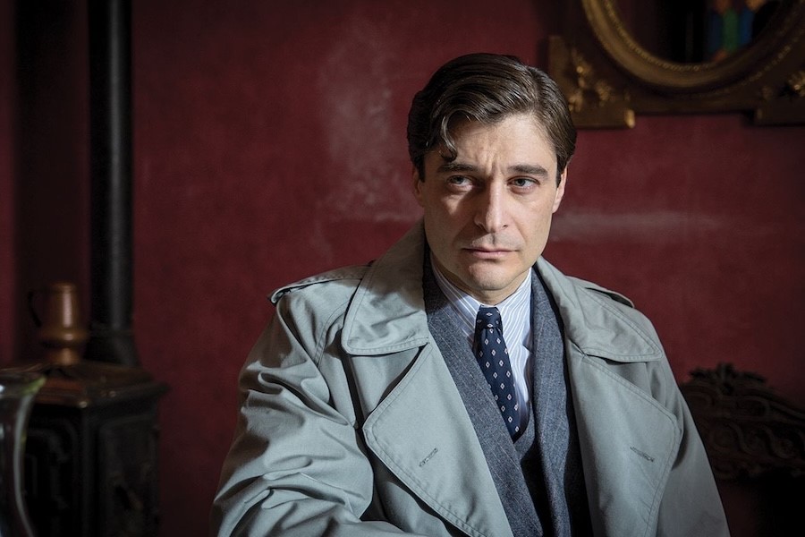 Mon, Nov 24, 2025: Il Commissario Ricciardi closed with 22.1%; Grande Fratello (14.5%); GialappaShow (4.9%); daily return of sitcom Love Bugs on TV8 (1.4%)