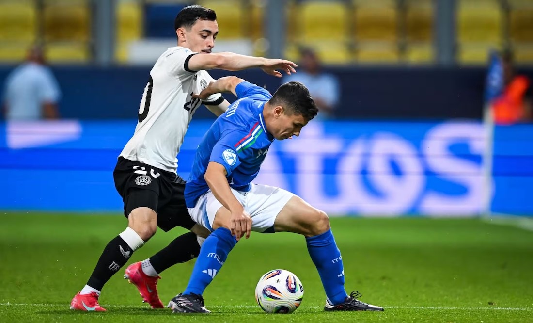 Italian TOP 10 (Jun 16-22, 2025): Football matches dominate the chart (#1, #7, #9); cult movie Un Amore a 5 Stelle (#2); Tim Summer Hits (#3); Chi Può Batterci? closed at #8