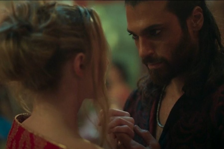 Mon, Dec 8, 2025: Sandokan Leads Prime Time Despite Dip (27.6%); Grande Fratello Semifinal Missing Data; GialappaShow Holds Steady (4.2%)