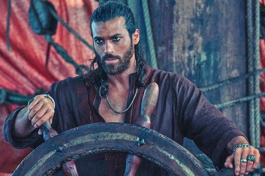 Mon, Dec 1, 2025: Boom for highly anticipated drama Sandokan with Can Yaman (5.7mln and 33.9% of share); Grande Fratello (14.3%); GialappaShow (4.1%)