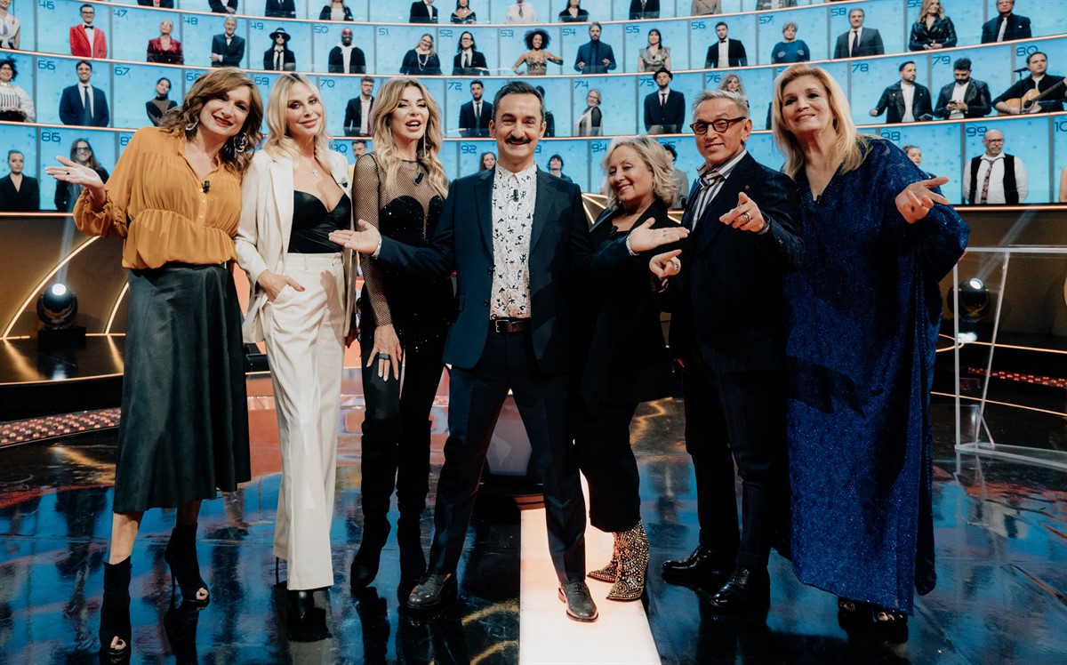 Nicola Savino is back with 4 new episodes of 100% Italia Special