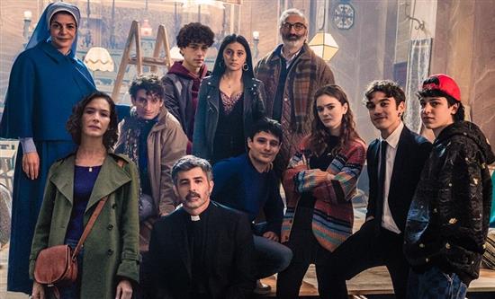 Italian TOP 10 (Oct 20-26, 2025): Tu Si Que Vales (#1) dominates the weekly ranking followed by Blanca (#2) and the debut of drama Noi del Rione Sanità (#3); This Is Me (#6) and Ballando con le Stelle (#4) increased; Màkari (#9) drops down