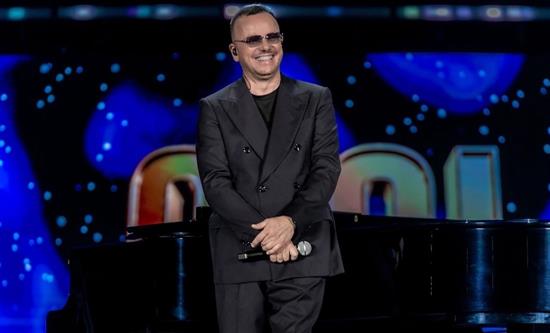 Tue, Jun 24, 2025: Canale 5's music event Gigi (D'Alessio) & Friends won pt slot with 17.5%; rerun Màkari (12.4%); only 3.9% for interview show Storie al Bivio Show