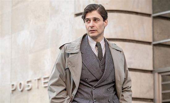 Mon, Nov 17, 2025: Il Commissario Ricciardi won pt slot with 22.2%; Grande Fratello (14.6%); GialappaShow (5.1%)