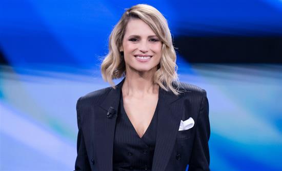 Canale 5 Revives Super Karaoke with Michelle Hunziker in Prime Time Reboot